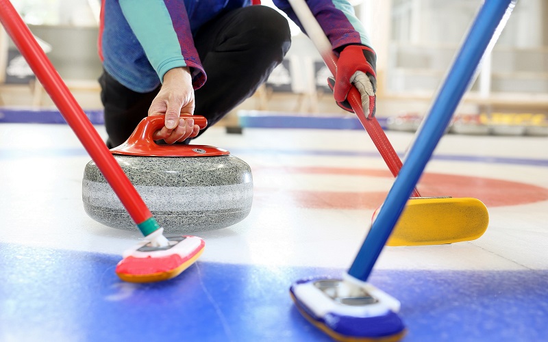Curling,,Team,Playing,On,The,Ice.